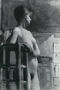 Desnudo femenino con taburetes de estudio